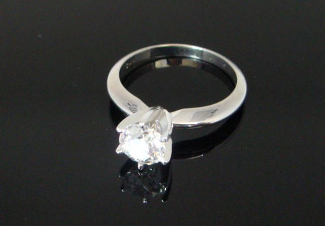 14K White Gold 1.01Ct Round Cut Diamond Engagement Ring